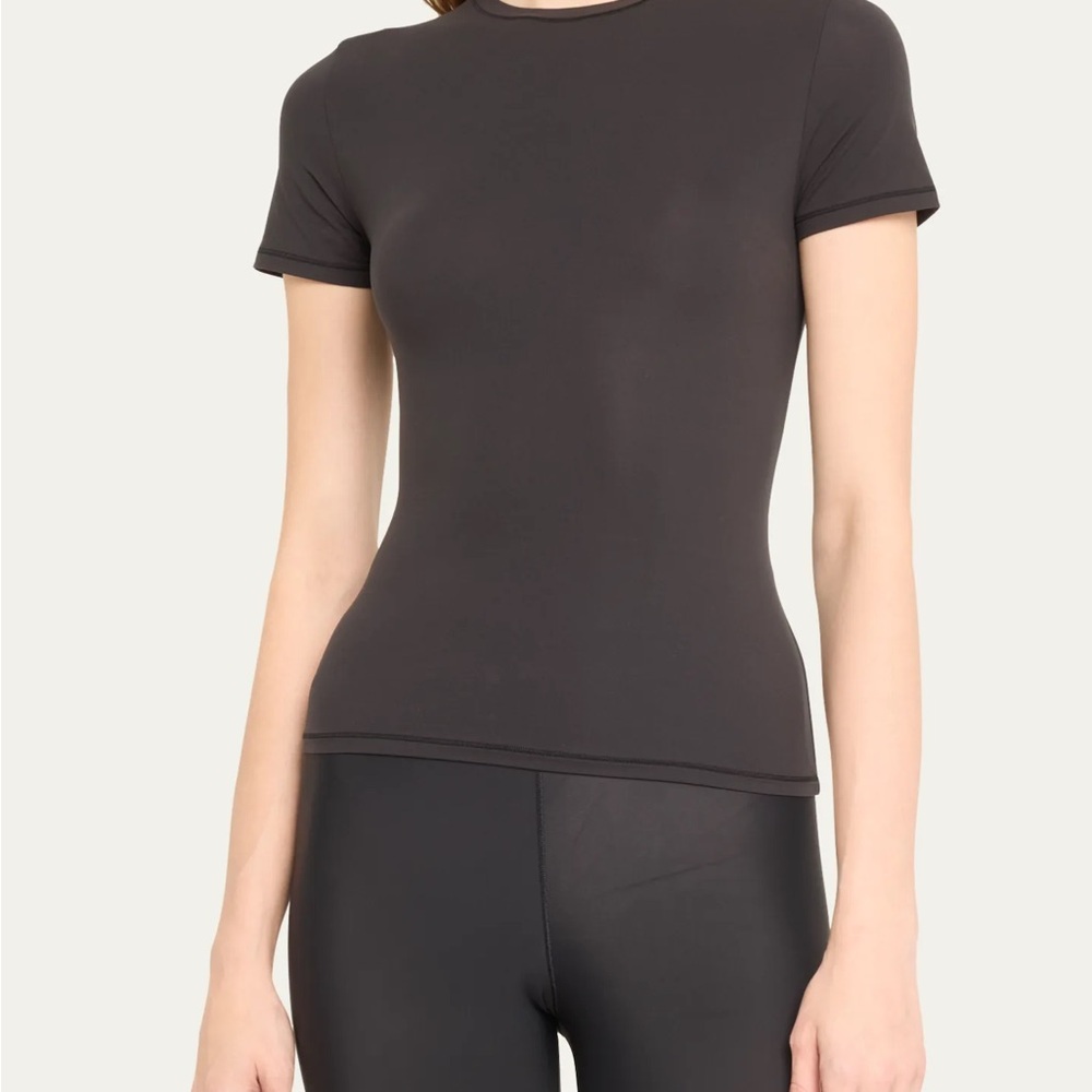 SKIMS t shirt black Fits Everybody